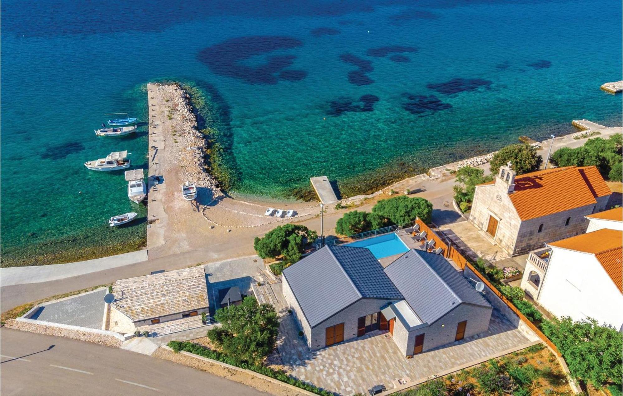 Beautiful home in Kneze with 4 Bedrooms, WiFi&Outdoor swimming pool Pupnat Buitenkant foto