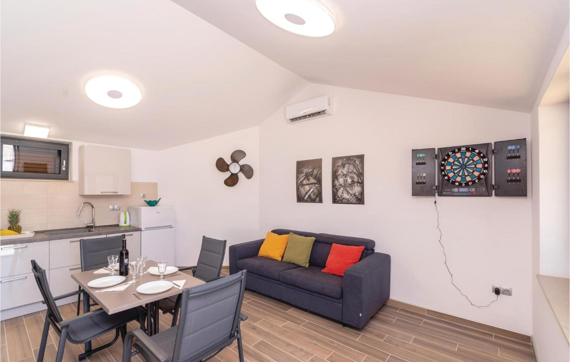 Beautiful home in Kneze with 4 Bedrooms, WiFi&Outdoor swimming pool Pupnat Buitenkant foto