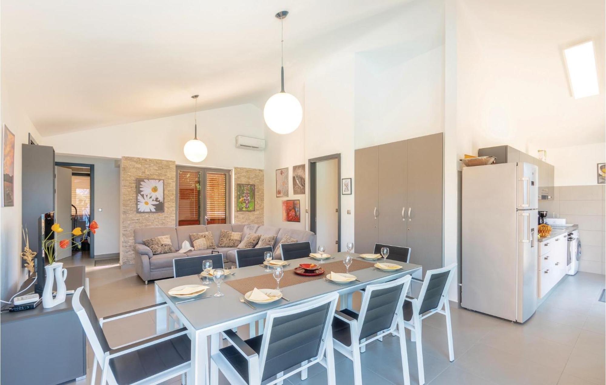 Beautiful home in Kneze with 4 Bedrooms, WiFi&Outdoor swimming pool Pupnat Buitenkant foto