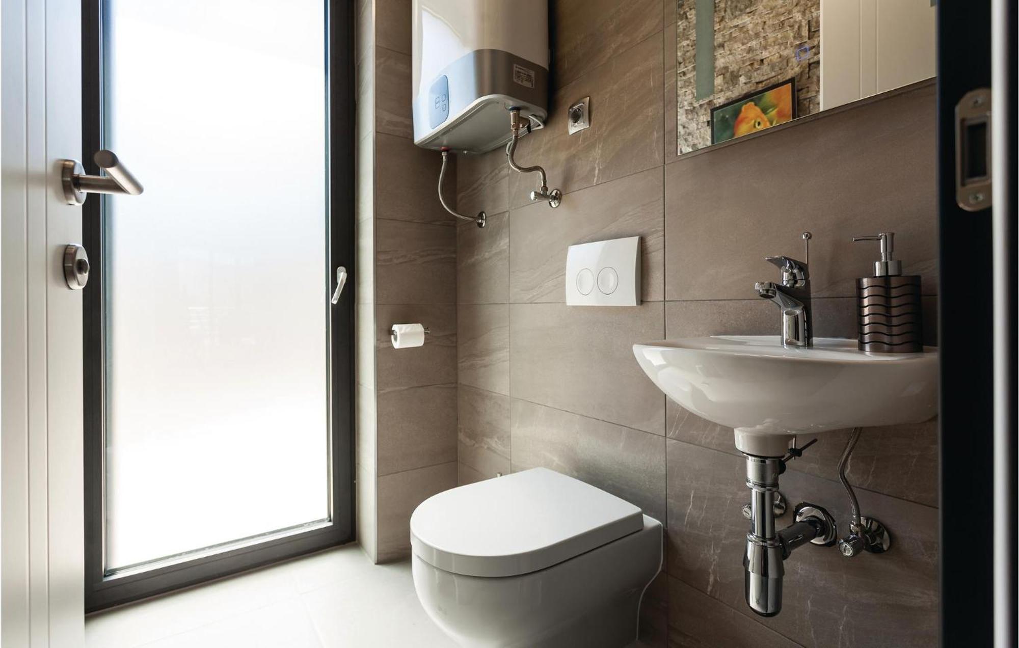 Beautiful home in Kneze with 4 Bedrooms, WiFi&Outdoor swimming pool Pupnat Buitenkant foto