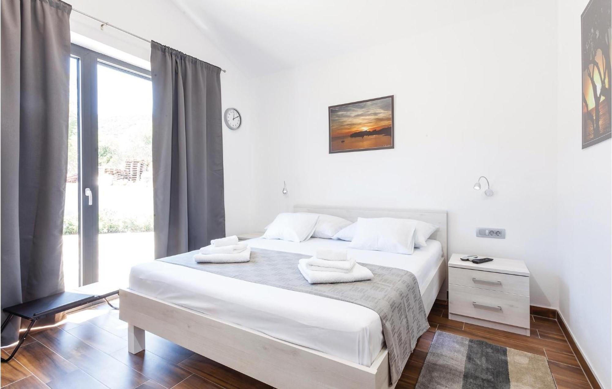 Beautiful home in Kneze with 4 Bedrooms, WiFi&Outdoor swimming pool Pupnat Buitenkant foto